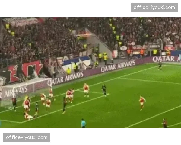 勒沃库森缺乏中场屏障保护后卫线,阿森纳利用转换进攻直插肋部空当