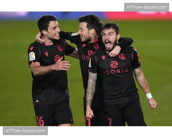 维尼修斯9.3分全场最高 5次关键传球助皇马逆转阿拉维斯